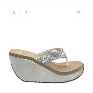 Volatile Glimpse Wedge Sandal Champagne 8 New beach vacation cruise glam bling